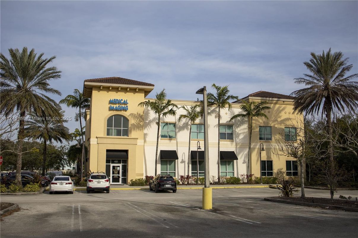 Exterior, Facade, Mediterranean