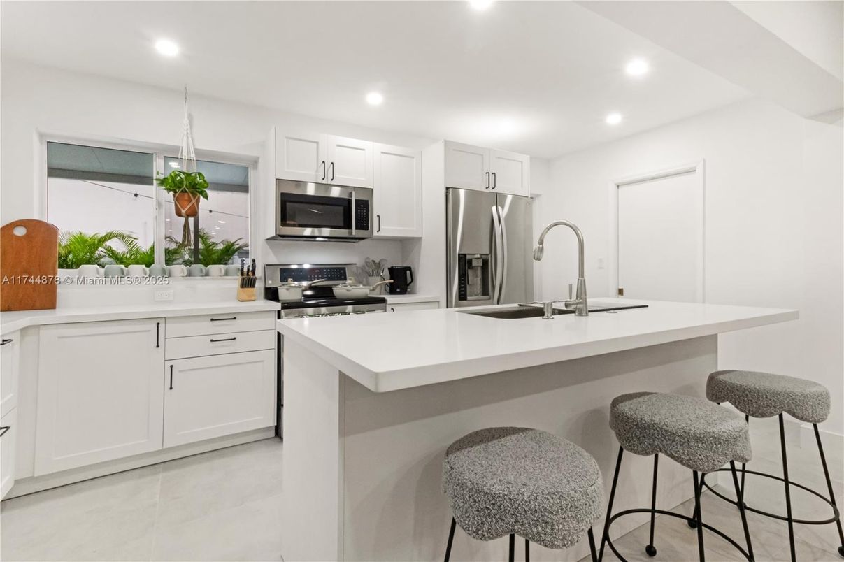 Interior, Kitchen, Pendant Lights, Recessed Lighting, Stainless Steel Appliances