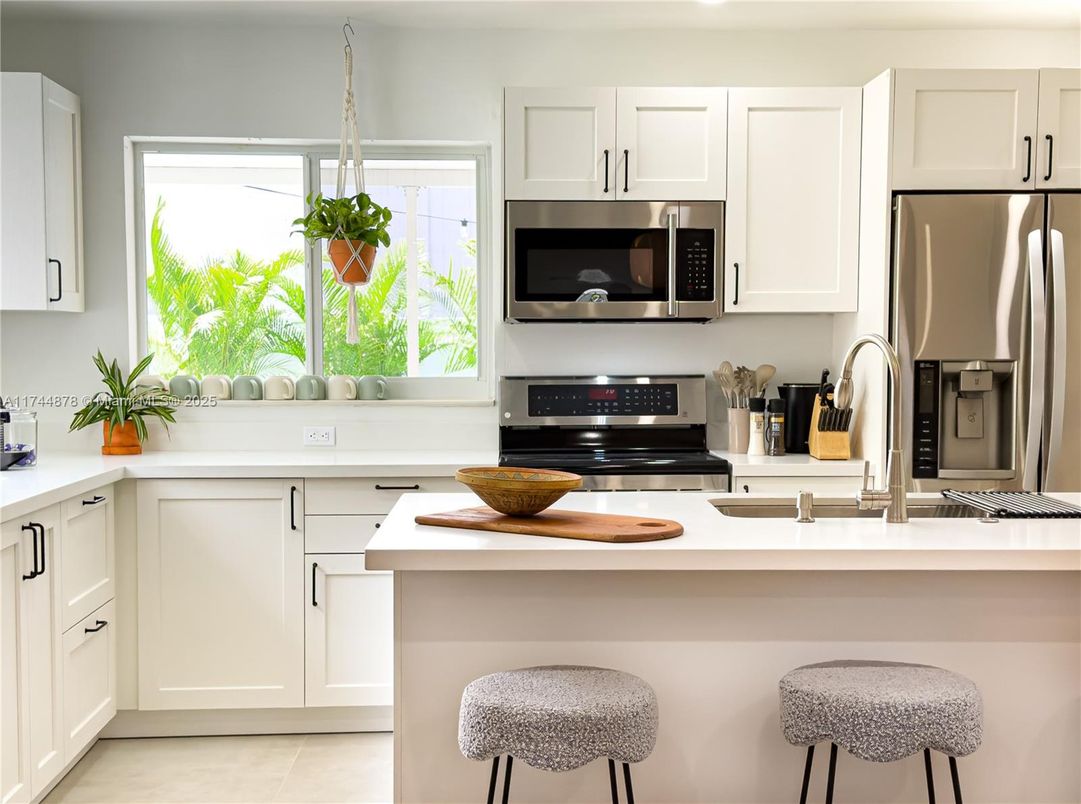 Interior, Kitchen, Pendant Lights, Stainless Steel Appliances