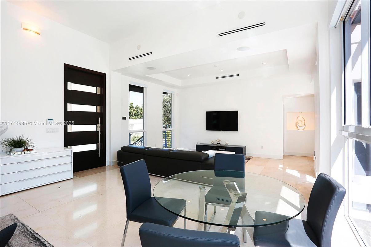 Dining room, Interior, Living room, Recessed Lighting