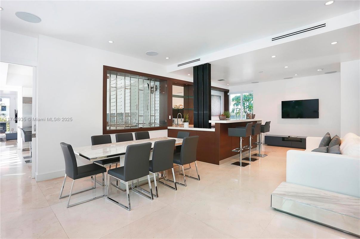 Dining room, Interior, Recessed Lighting
