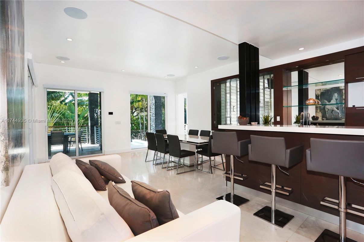 Dining room, Interior, Living room, Recessed Lighting