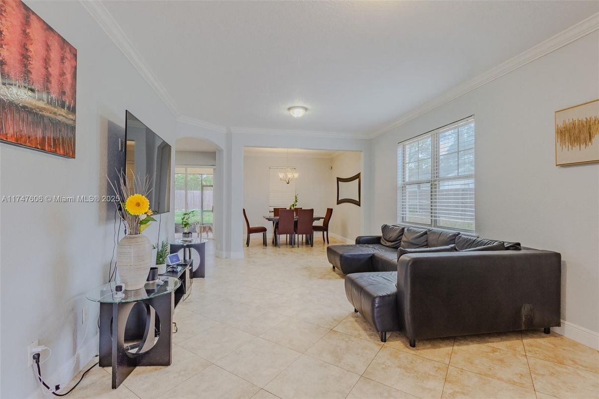Chandelier, Dining room, Interior, Living room