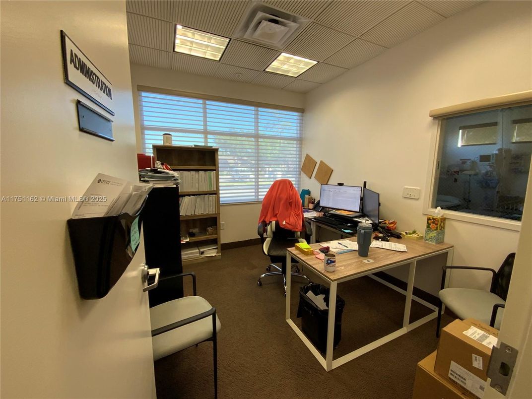 Home Office, Interior