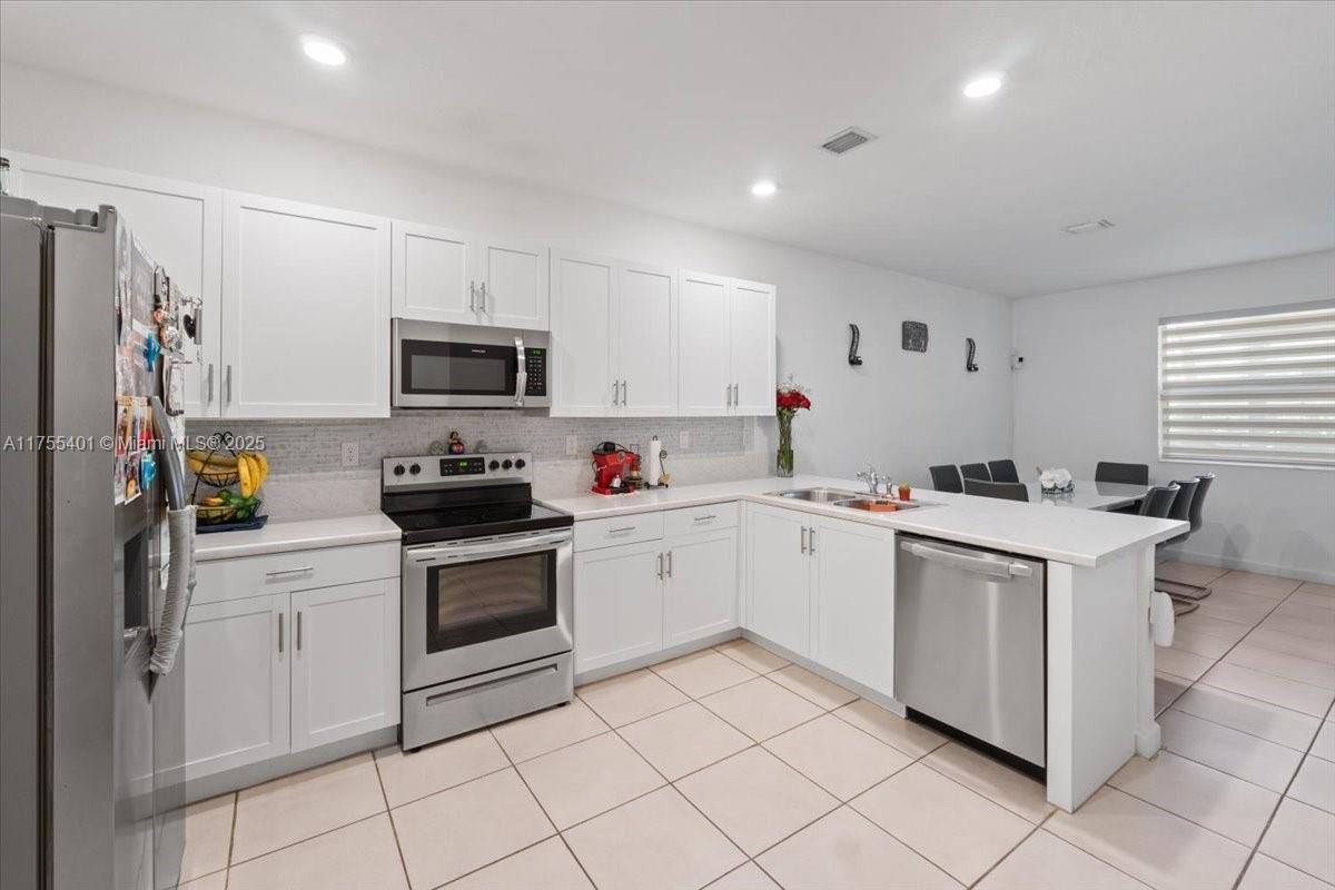 Dining room, Interior, Kitchen, Recessed Lighting, Stainless Steel Appliances