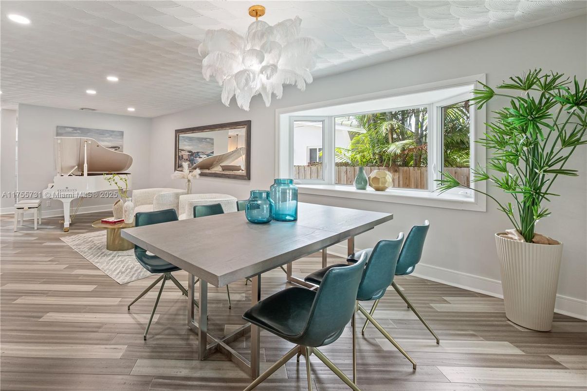 Chandelier, Dining room, Interior, Recessed Lighting, Wood Texture Flooring