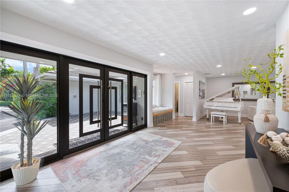 Interior, Piano, Recessed Lighting, Wood Texture Flooring