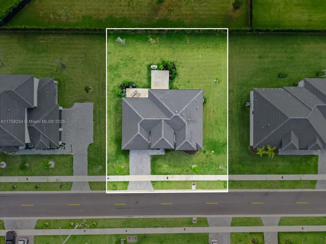 Exterior, Drone