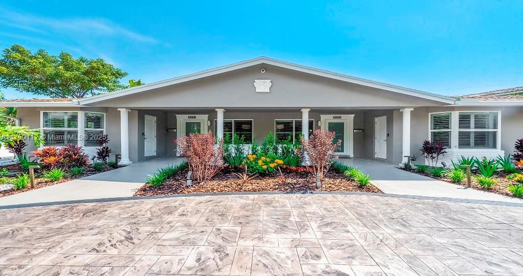 Exterior, Facade, Ranch