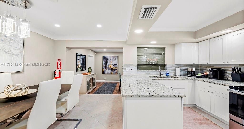 Dining room, Interior, Kitchen, Recessed Lighting