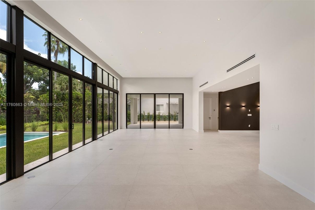 Empty room, Interior, Recessed Lighting