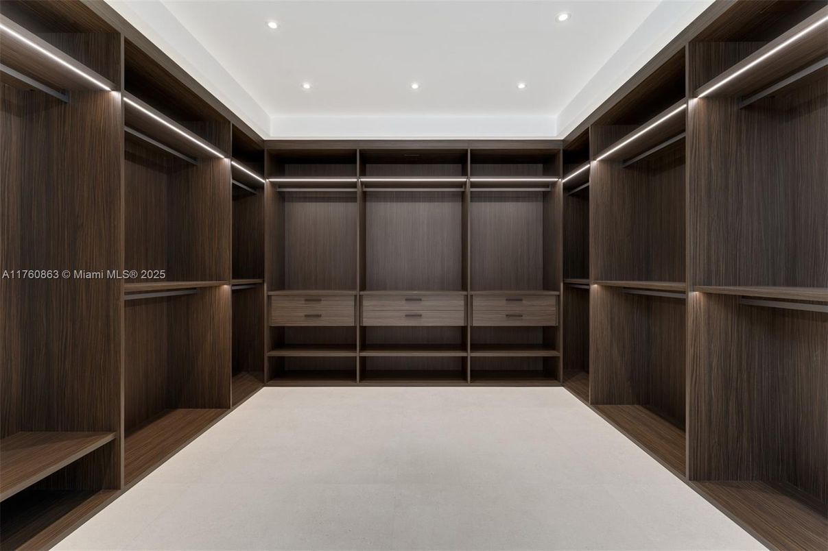 Interior, Recessed Lighting, Walk-in Closets