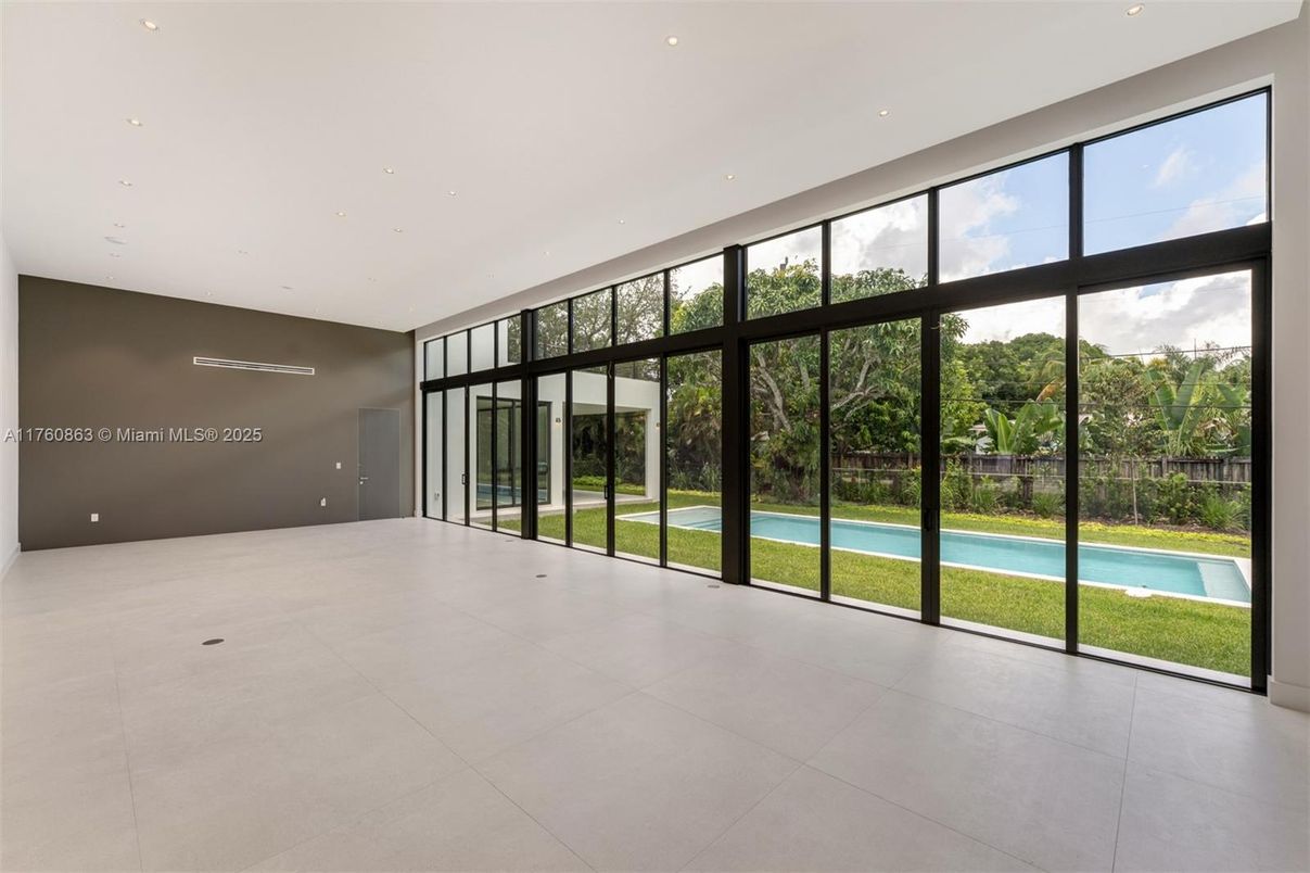 Empty room, Interior, Recessed Lighting