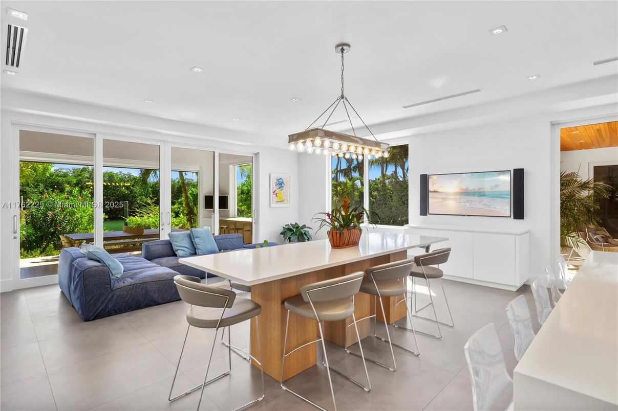 Dining room, Interior, Pendant Lights, Recessed Lighting