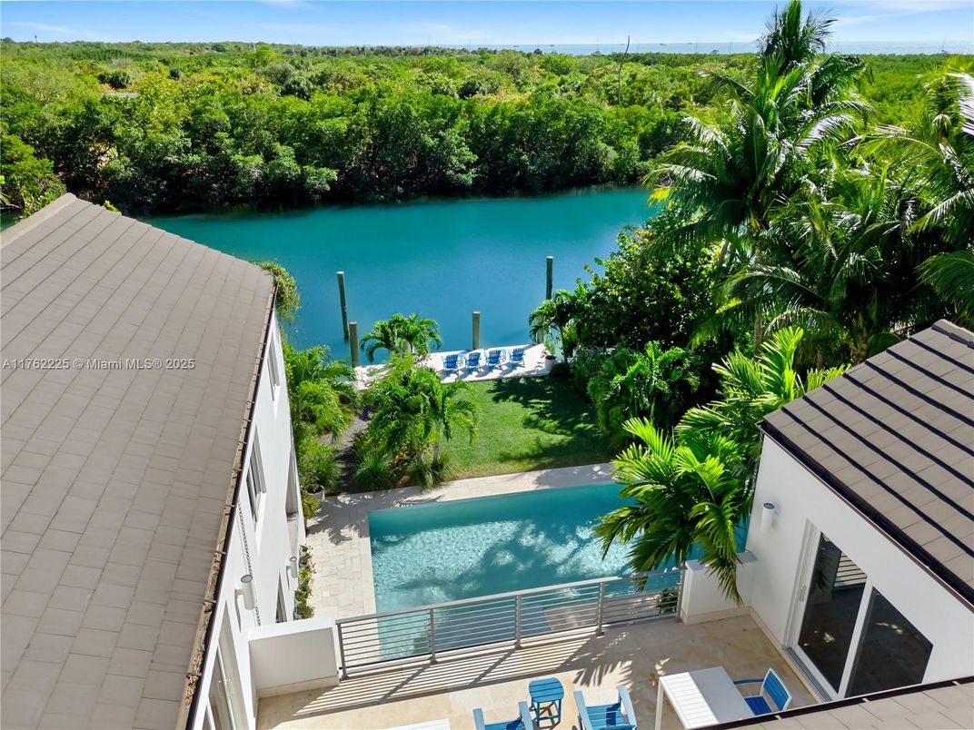 Exterior, Pool, Water