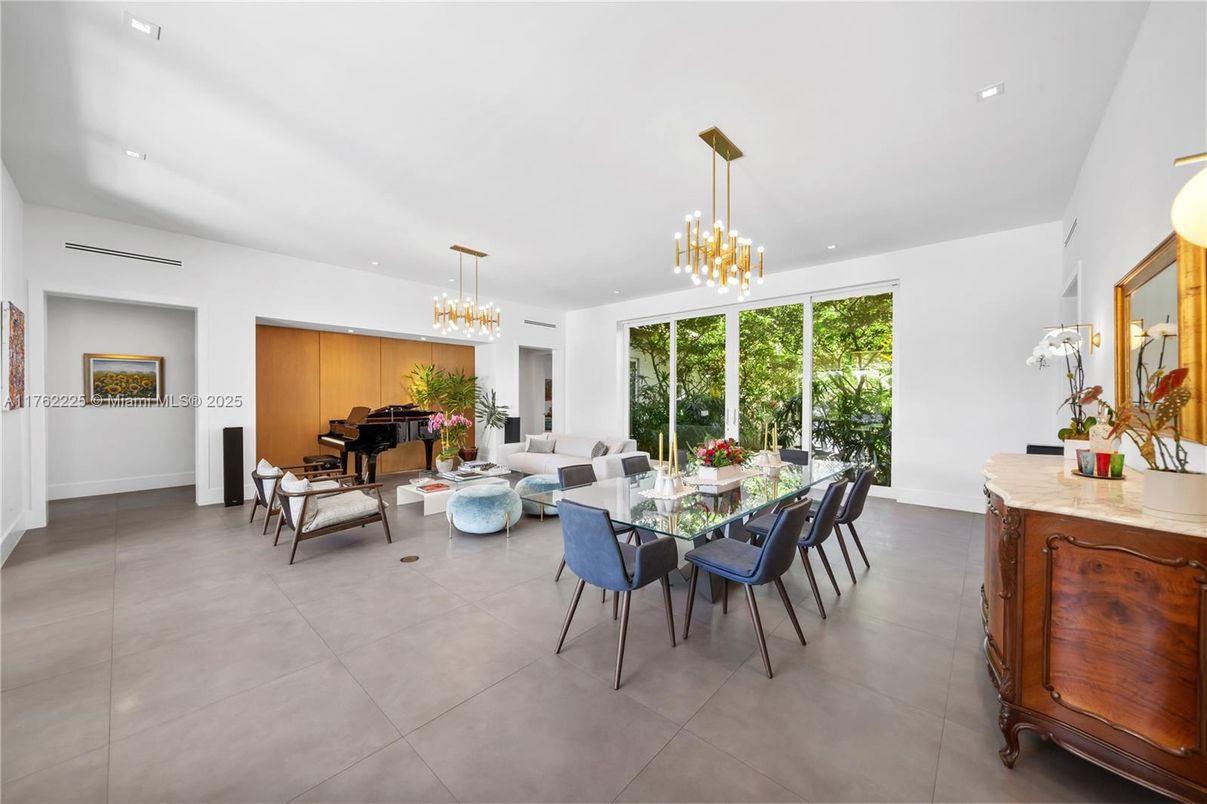 Dining room, Interior, Living room, Pendant Lights, Recessed Lighting