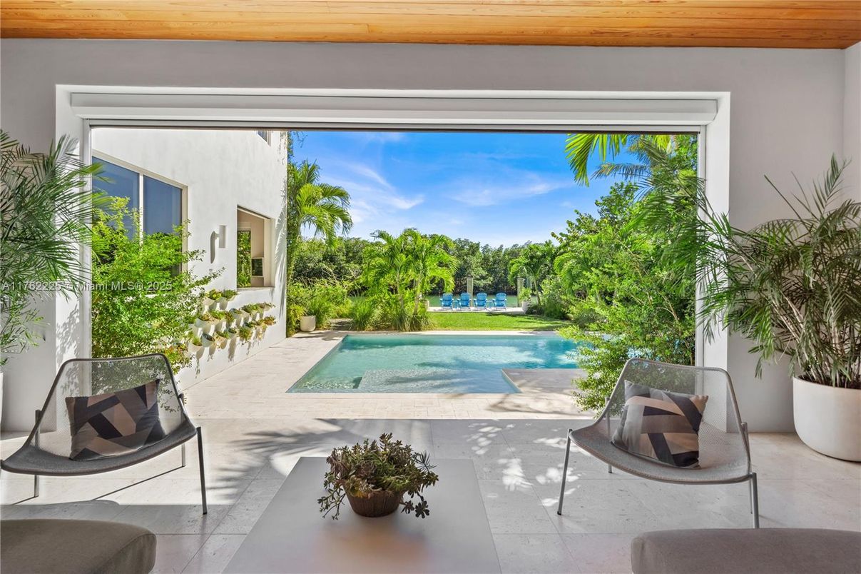 Exterior, Interior, Pool