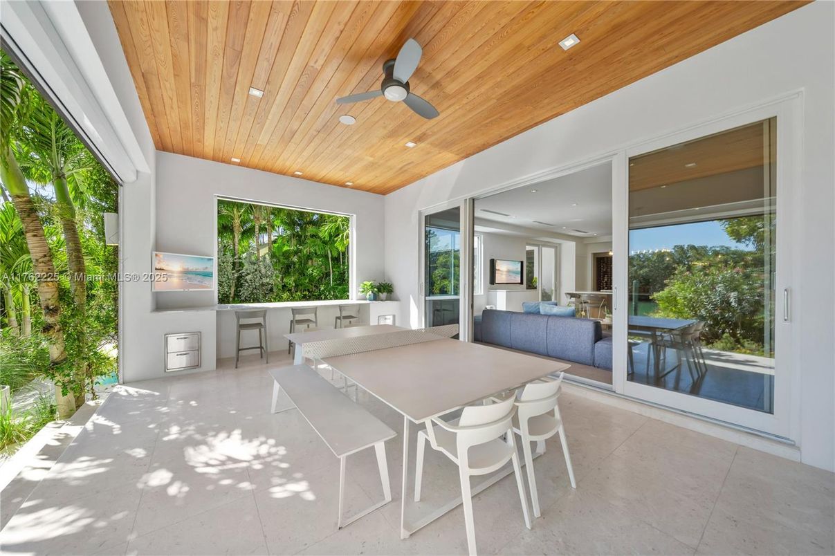 Dining room, Interior, Recessed Lighting, Wooden Ceilings