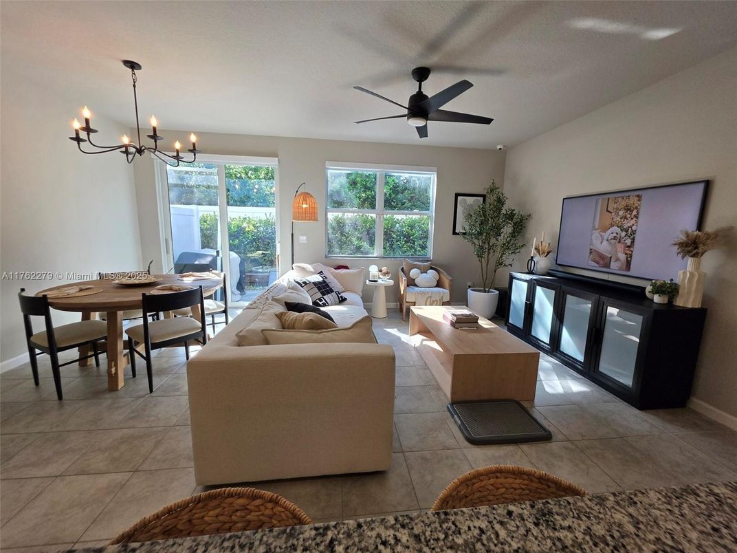 Chandelier, Dining room, Interior, Living room