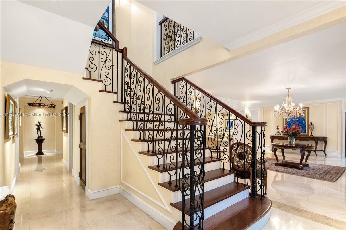Chandelier, Interior