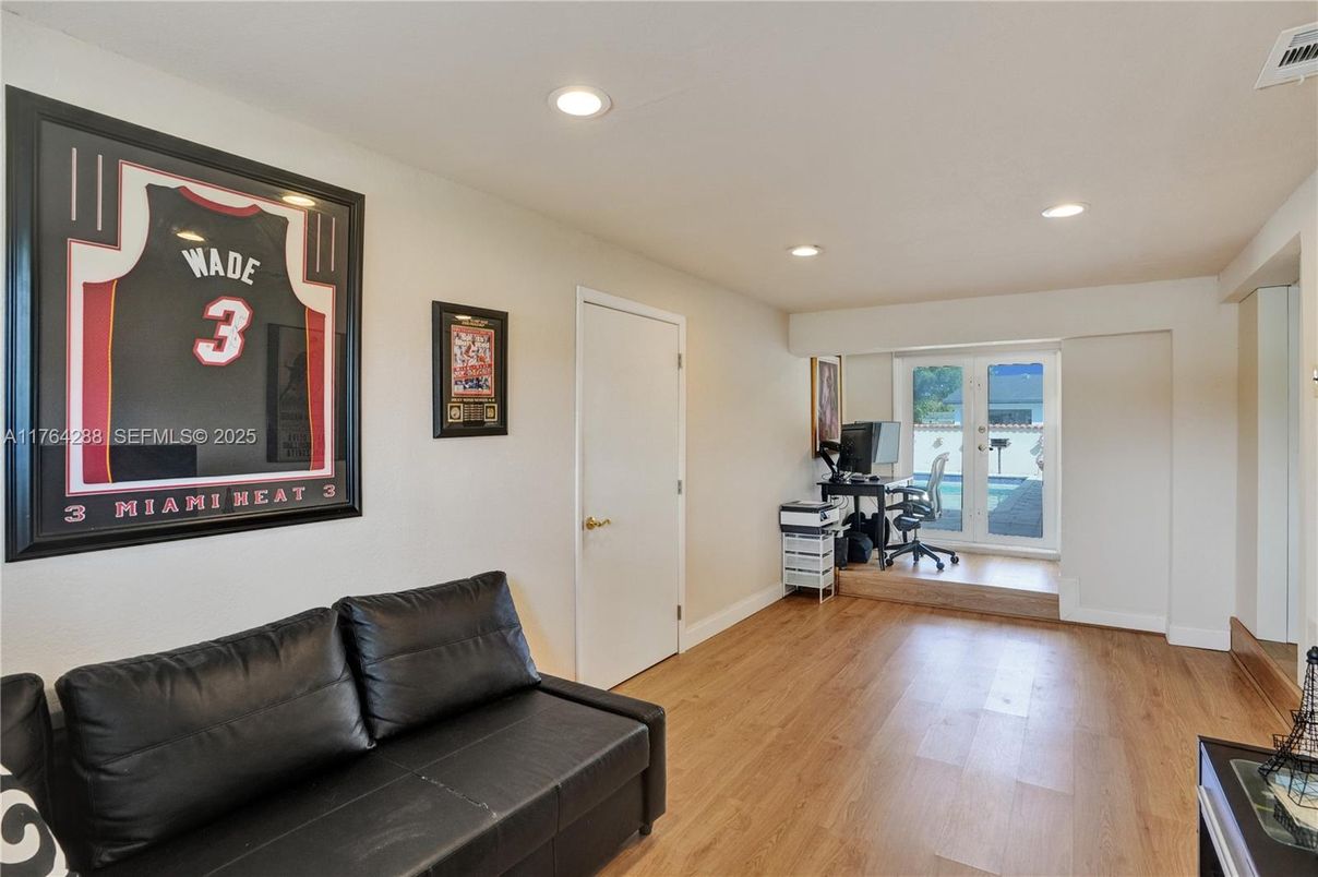 Interior, Recessed Lighting, Wood Texture Flooring