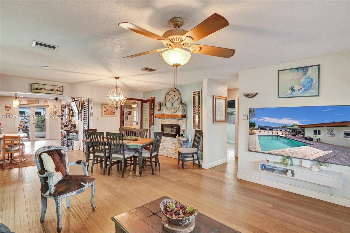 Chandelier, Dining room, Fireplace, Interior, Pendant Lights, Wood Texture Flooring