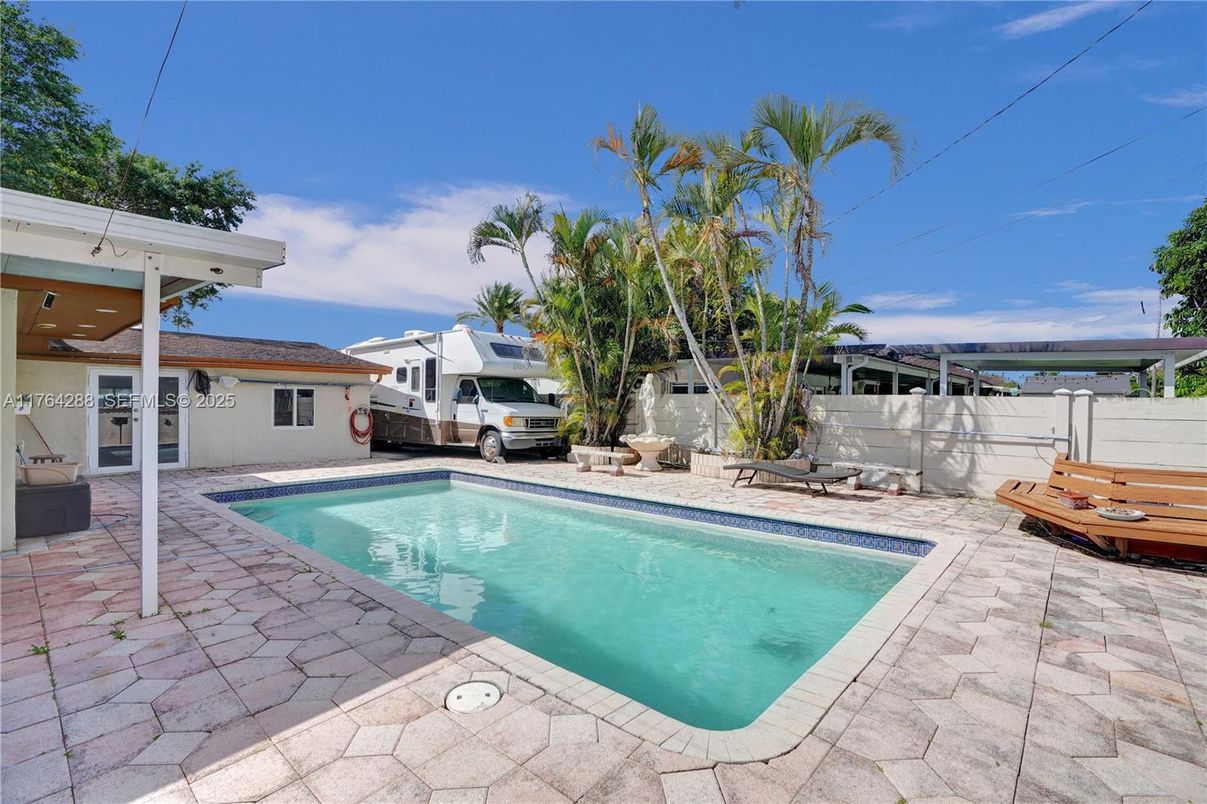 Exterior, Pool, Water