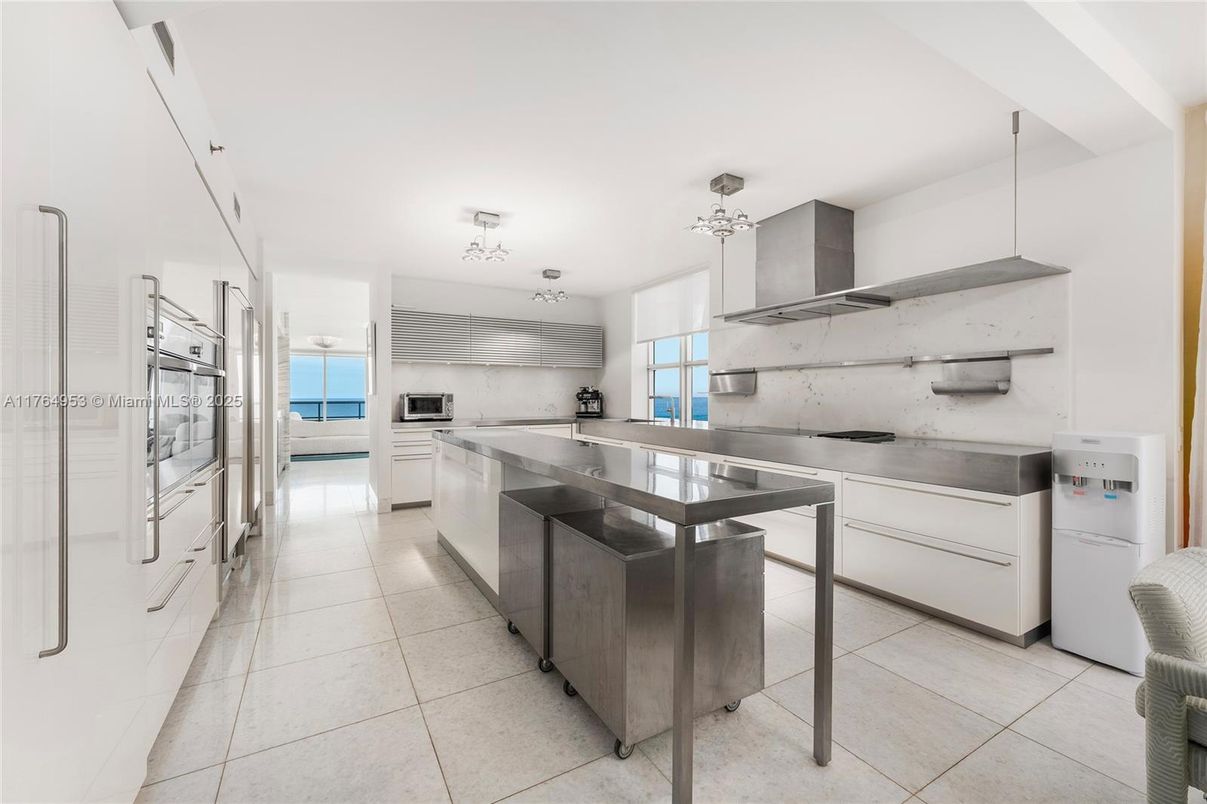 Interior, Kitchen, Stainless Steel Appliances, Water