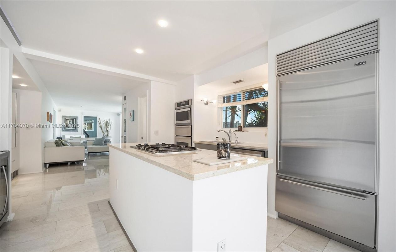 Interior, Kitchen, Living room, Recessed Lighting, Stainless Steel Appliances