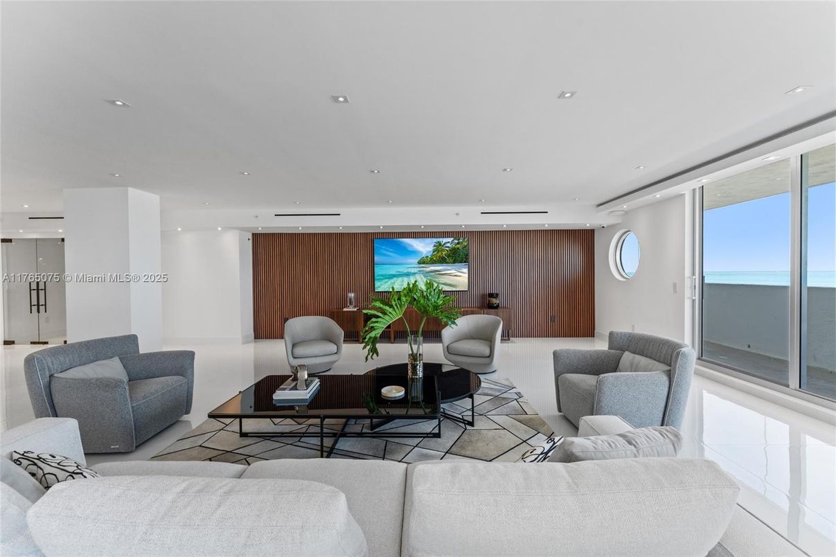 Interior, Living room, Recessed Lighting, Water