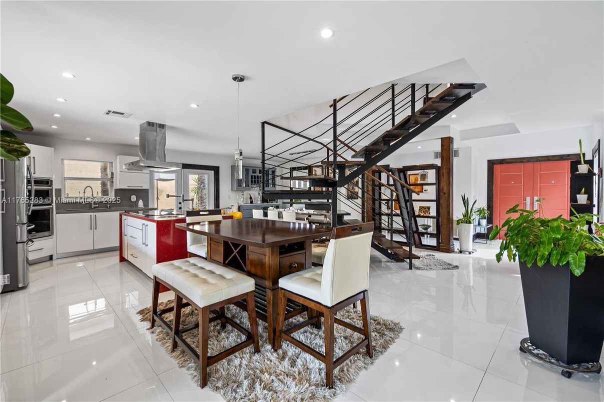 Dining room, Interior, Kitchen, Pendant Lights, Recessed Lighting, Stainless Steel Appliances