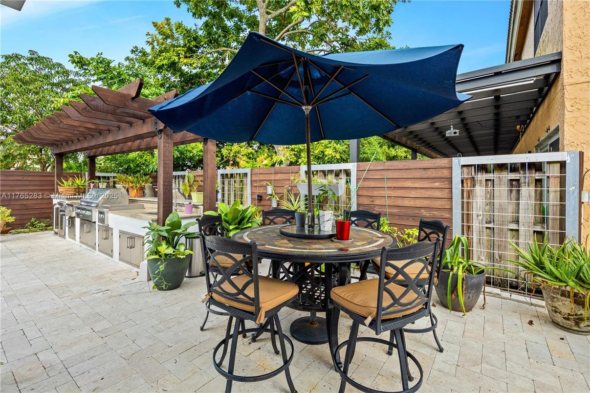 Exterior, Outdoor Kitchen