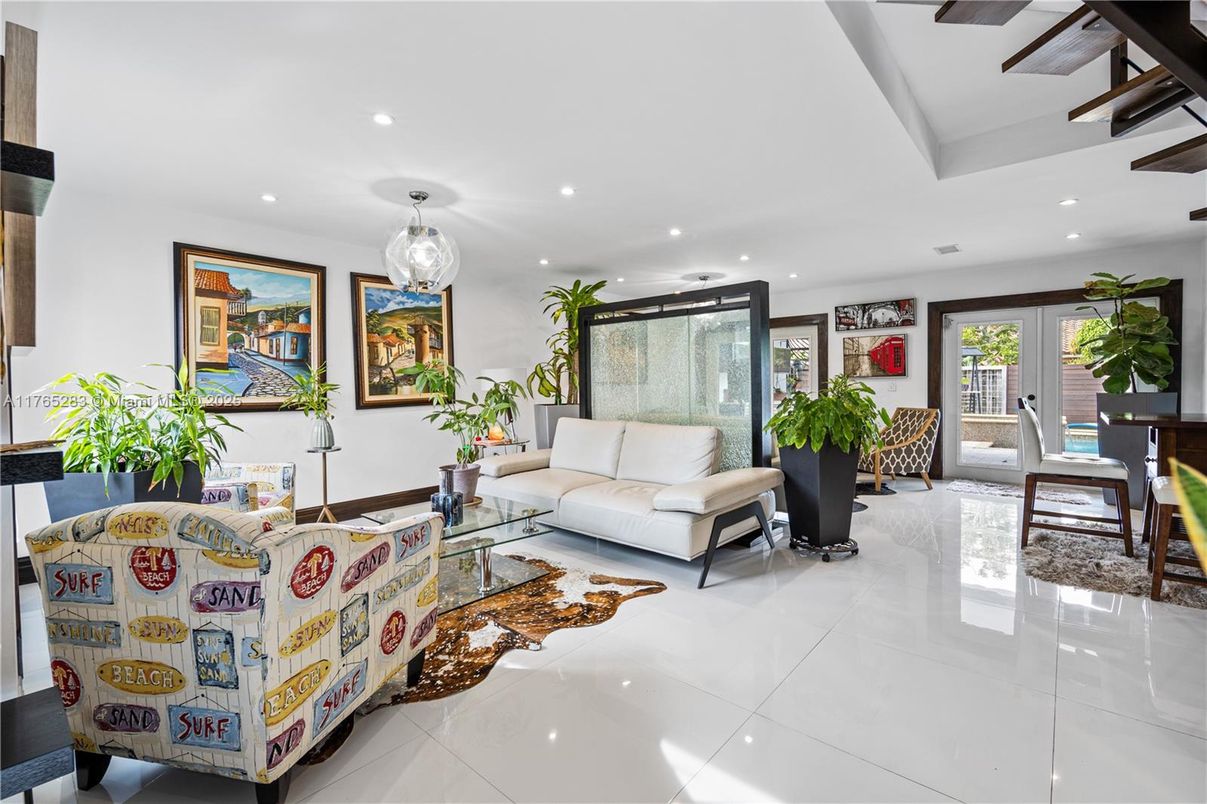 Interior, Living room, Pendant Lights, Recessed Lighting