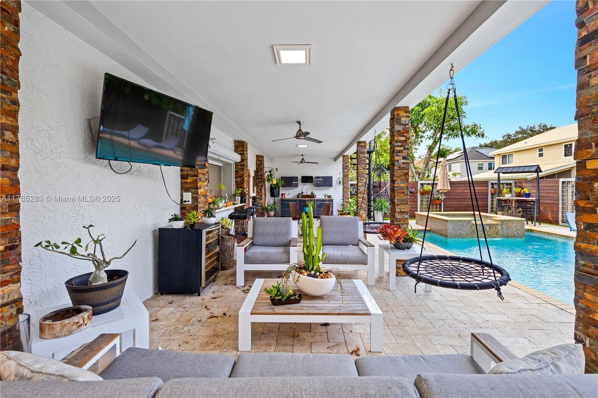 Exterior, Pool, Recessed Lighting