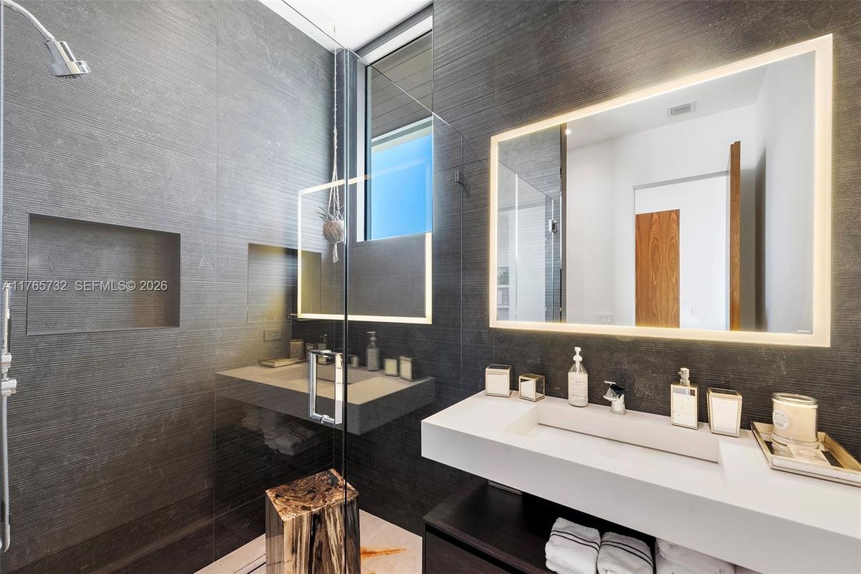 Bathroom, Dual Sink Vanities, Interior