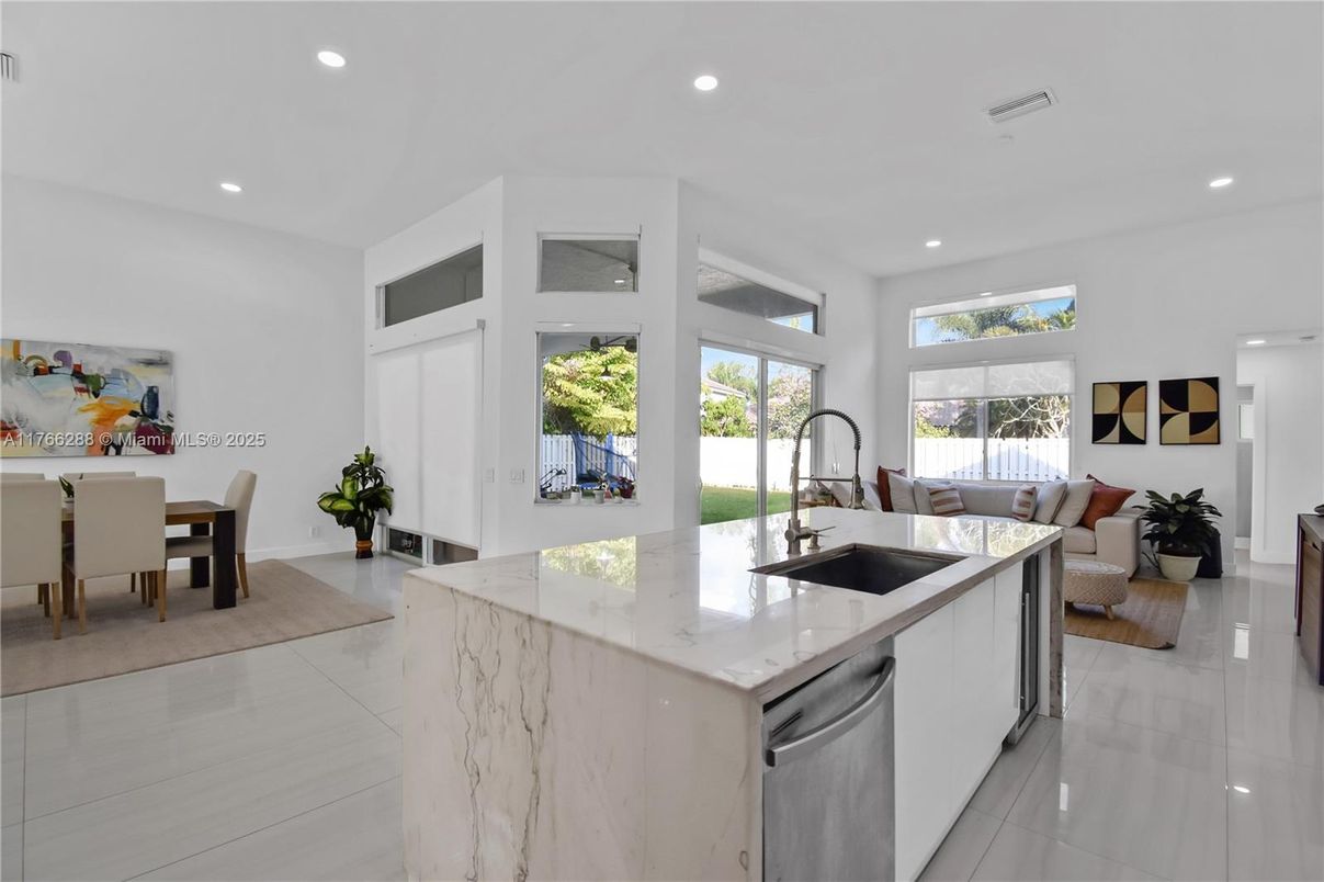 Dining room, Interior, Kitchen, Living room, Recessed Lighting