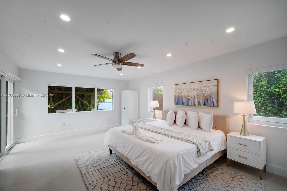 Bedroom, Interior, Recessed Lighting