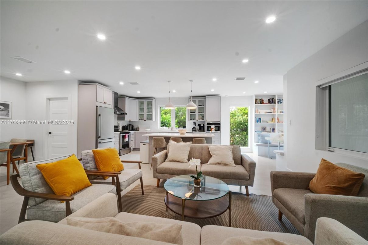 Interior, Kitchen, Living room, Pendant Lights, Recessed Lighting, Stainless Steel Appliances