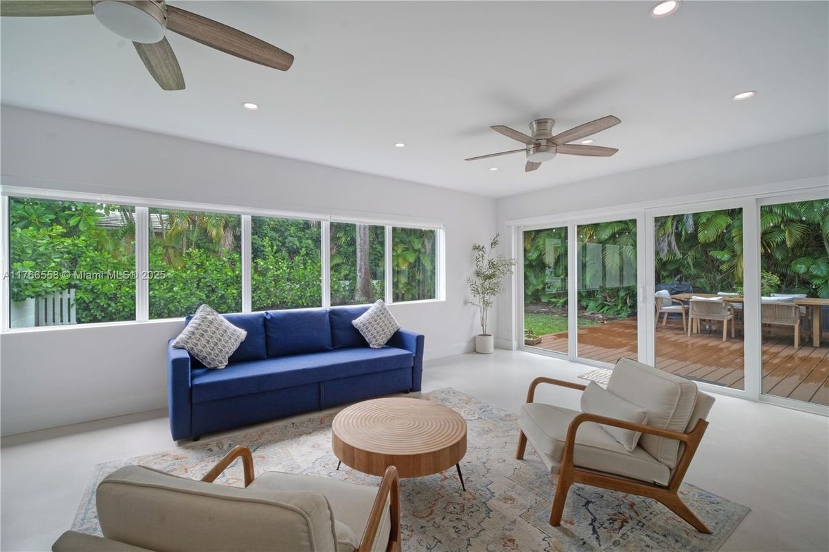 Interior, Living room, Recessed Lighting, Sun Room