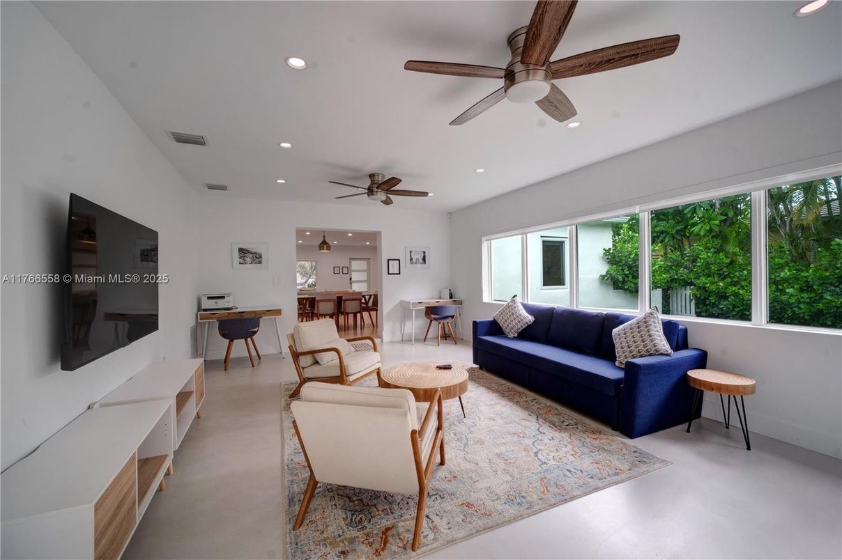 Dining room, Interior, Living room, Recessed Lighting