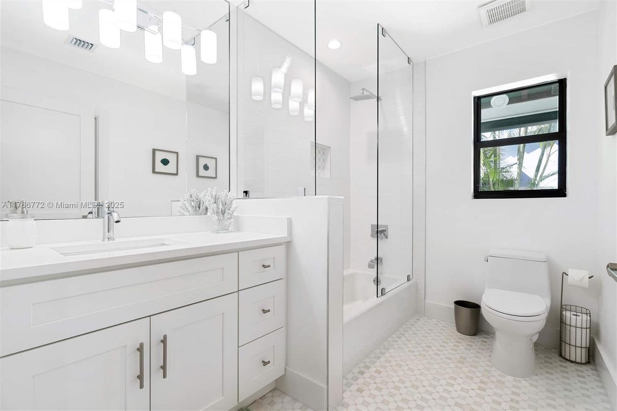 Bathroom, Dual Sink Vanities, Interior, Recessed Lighting