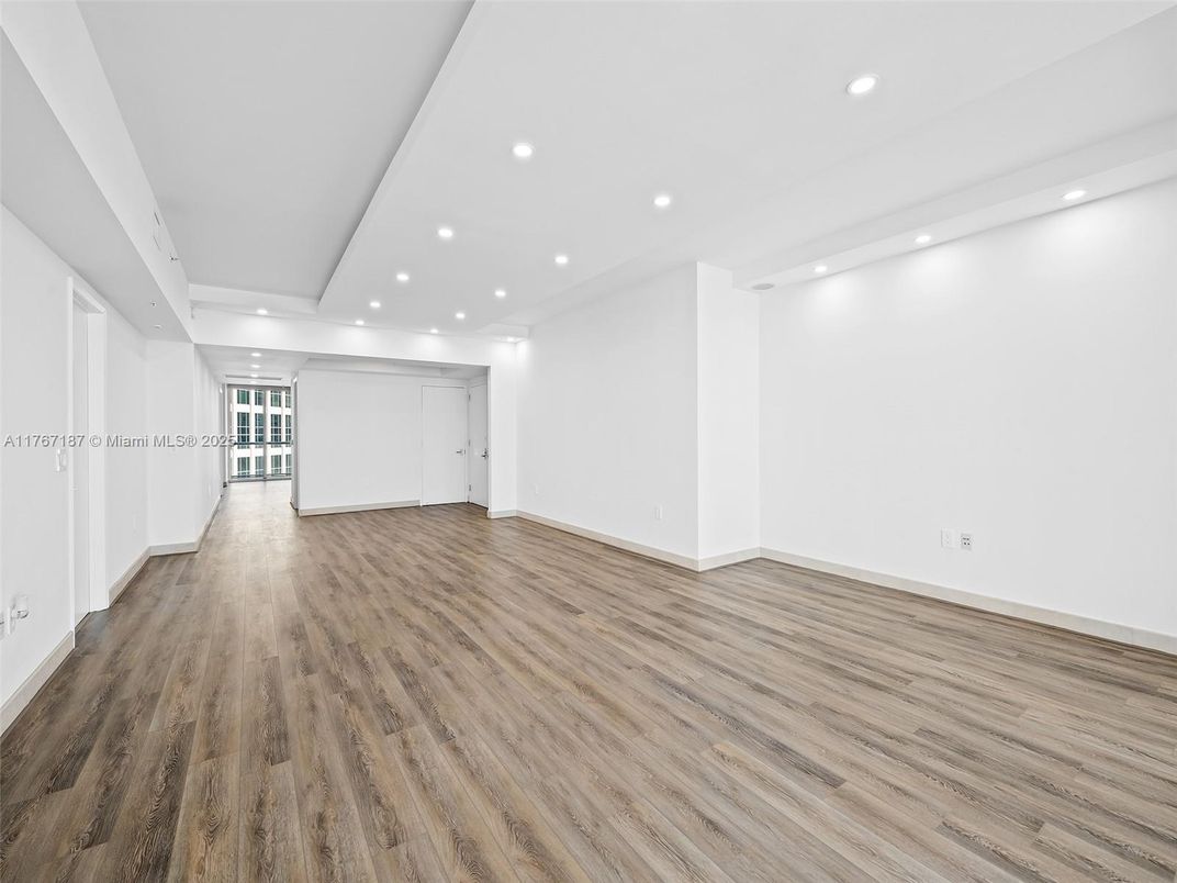 Empty room, Interior, Recessed Lighting, Wood Texture Flooring