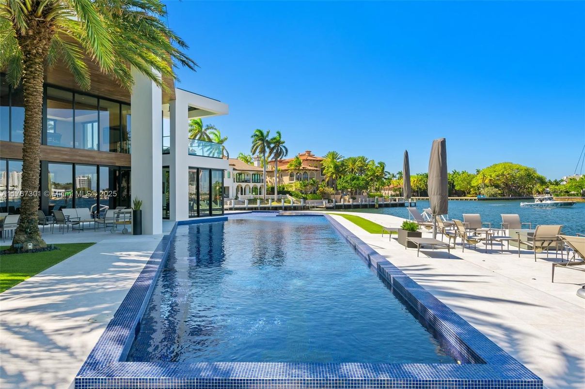 Exterior, Pool, Water