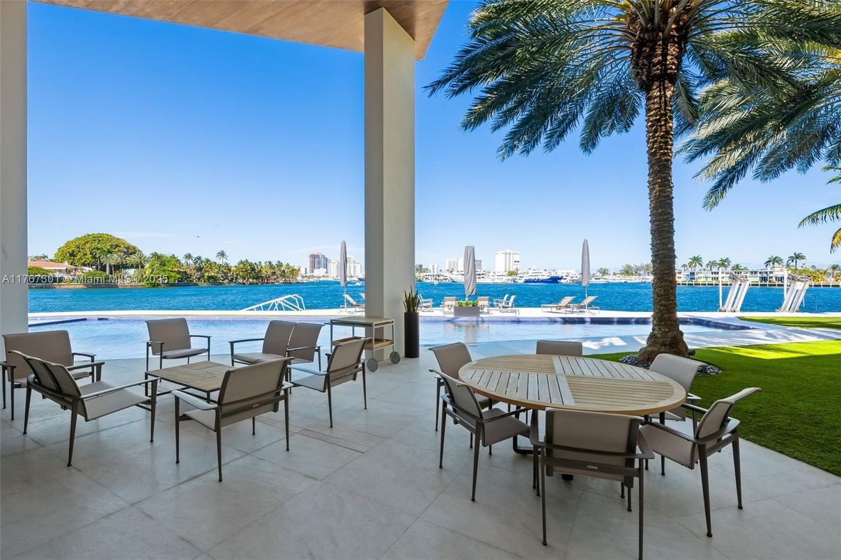 Exterior, Pool, Water