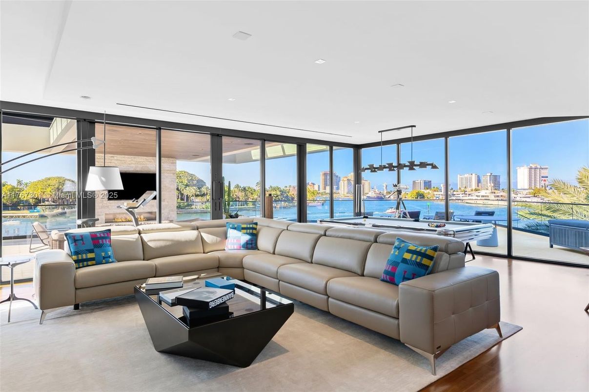 Interior, Living room, Pendant Lights, Recessed Lighting, Water