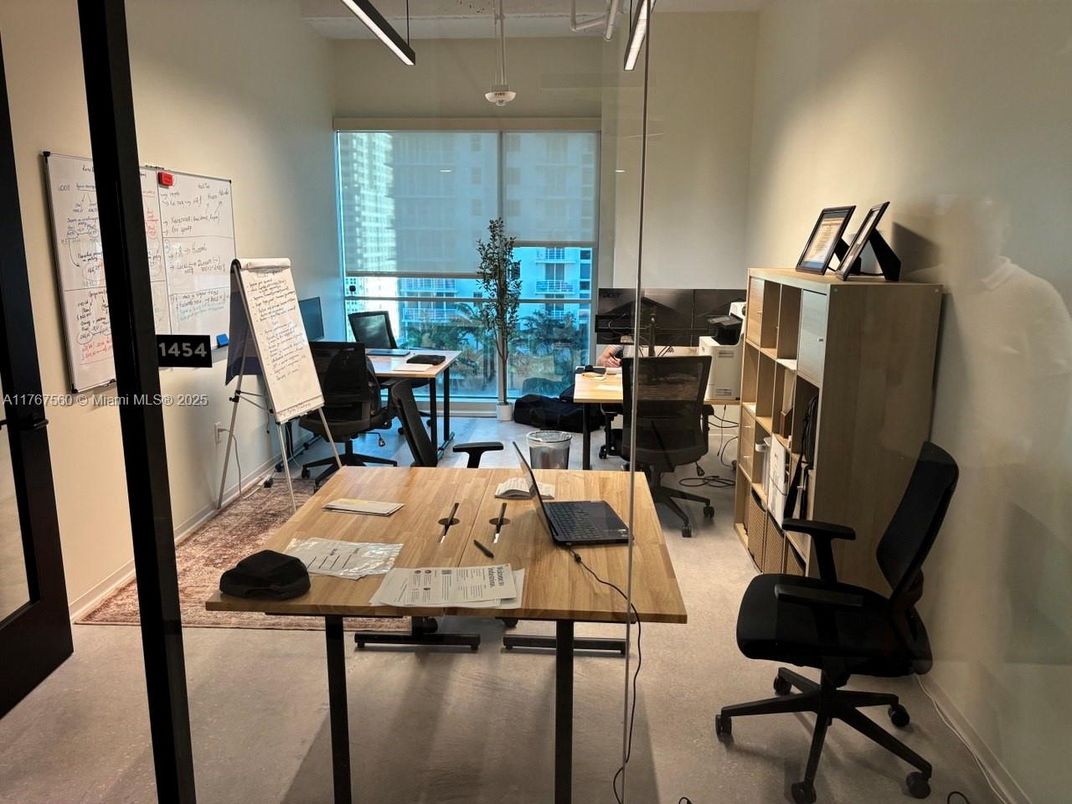 Home Office, Interior