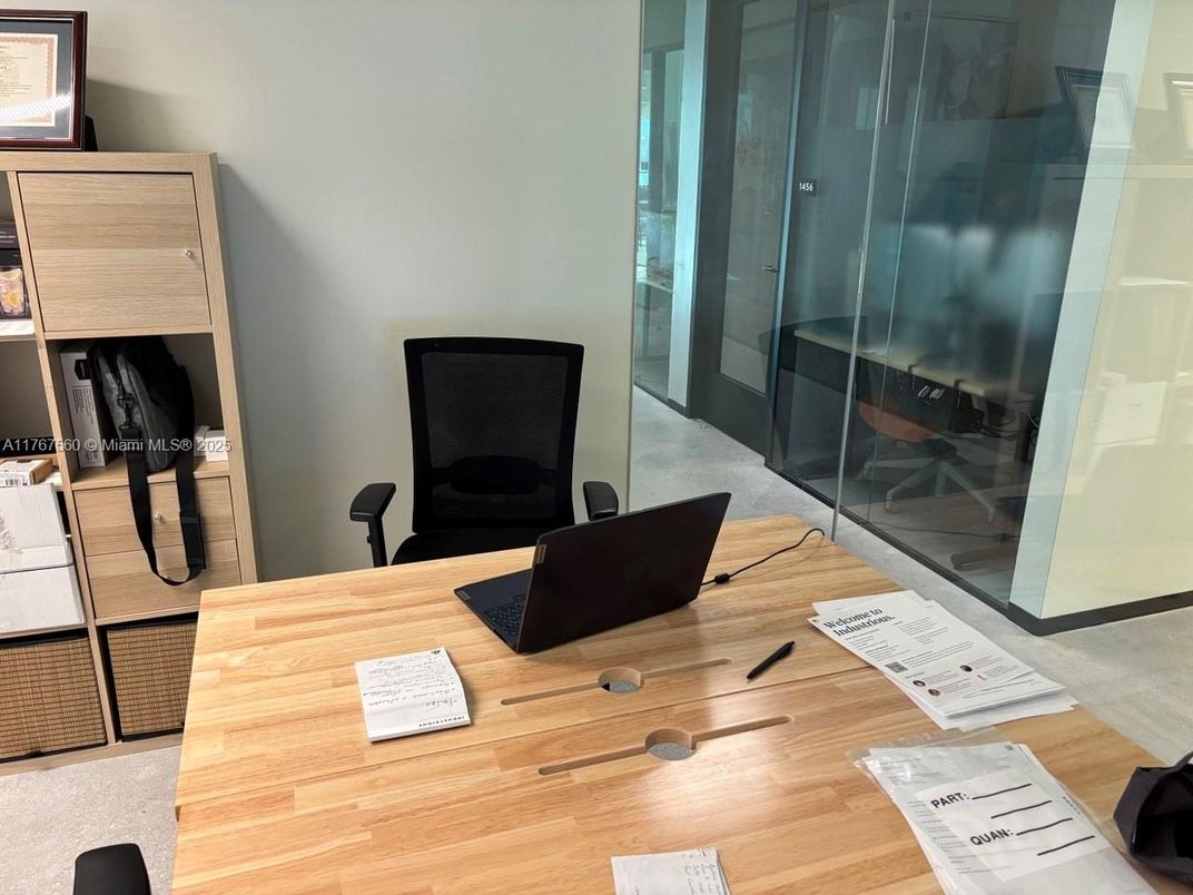 Home Office, Interior