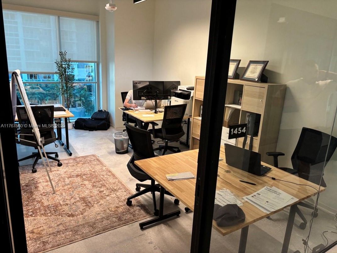 Home Office, Interior