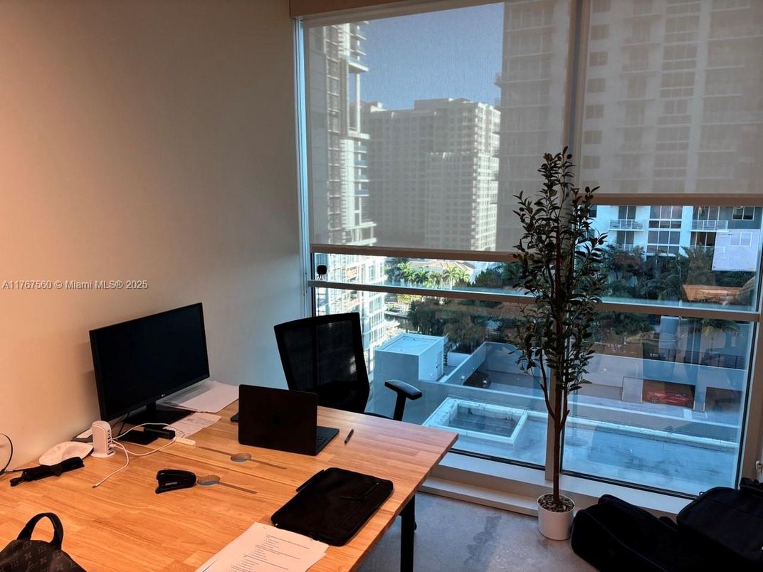 Home Office, Interior