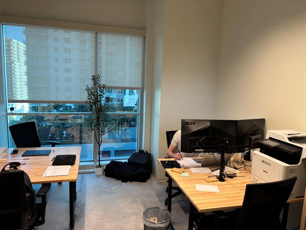 Home Office, Interior